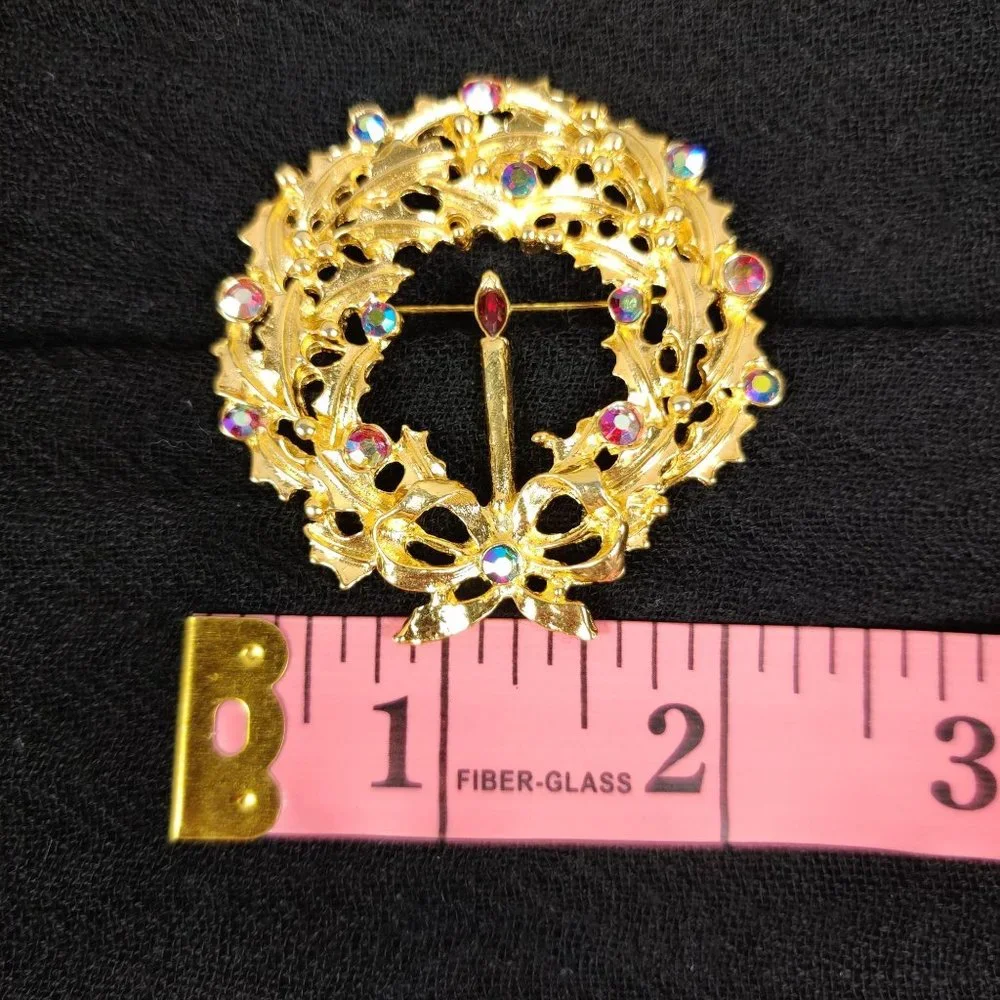 Vintage Christmas Aurora Borealis Rhinestones Brooch Red Gold Tone Candle Wreath
